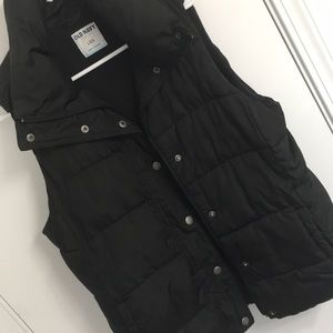 Let navy puffy vest
